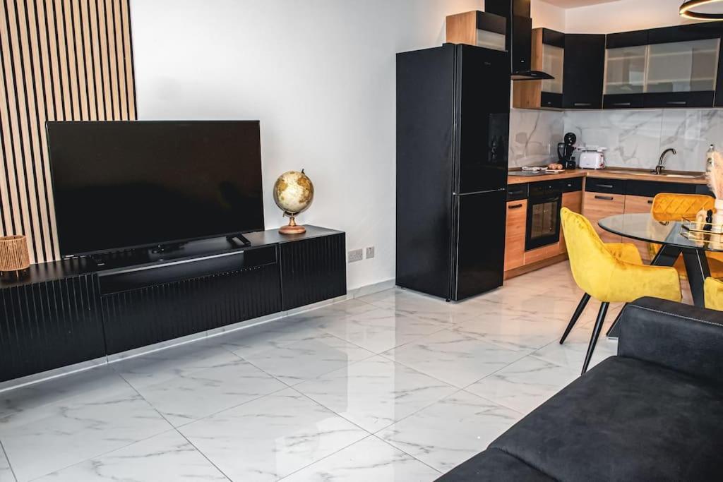 Stylish Seafront Spinola Apartment San Giuliano Esterno foto